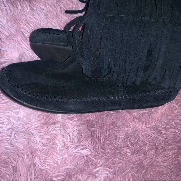 Minnetonka Moccasin 3-Layer Fringe Boots - Picture 7 of 9